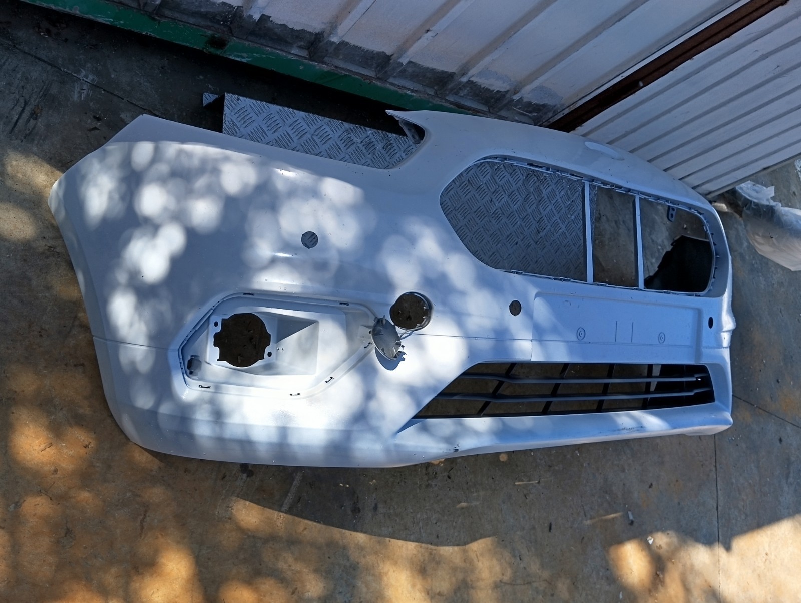 Pomili Paraurti anteriore Ford Transit Courier facelift paraurti usato