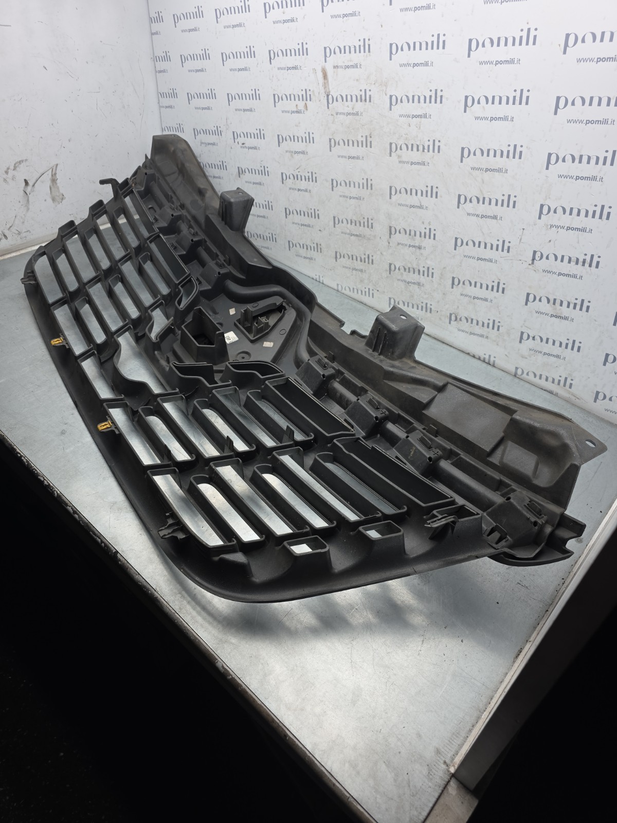 Pomili Motore e cambio con supporti Renault Master III 623102803R griglia radiatore usata