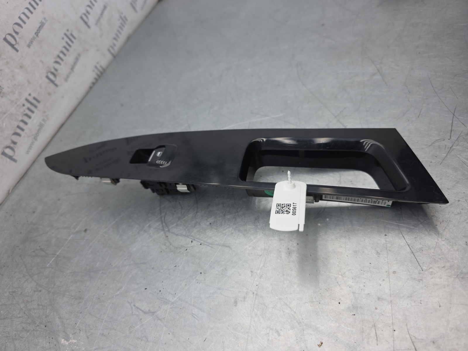 Pomili Rivestimenti interni e parti interne Pulsantiera alzavetri anteriore destra Ford Mondeo (2014-22) DS73-14A563-JD3UAW usata