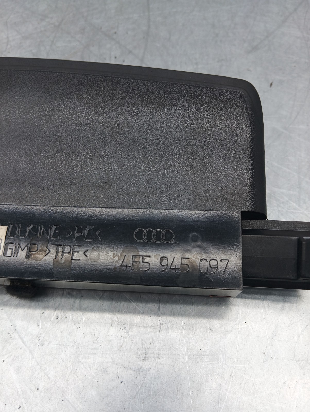 Pomili Fanaleria Terzo Stop Fanale centrale Audi A6 Avant 4F5945097 usato