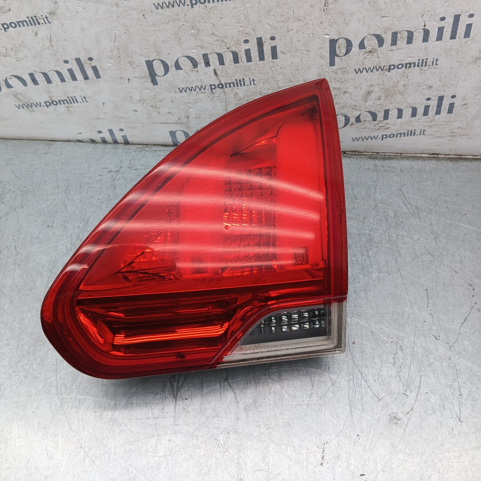 Pomili Fanaleria Fanale posteriore portellone Peugeot 2008 destro 9678074580 usato