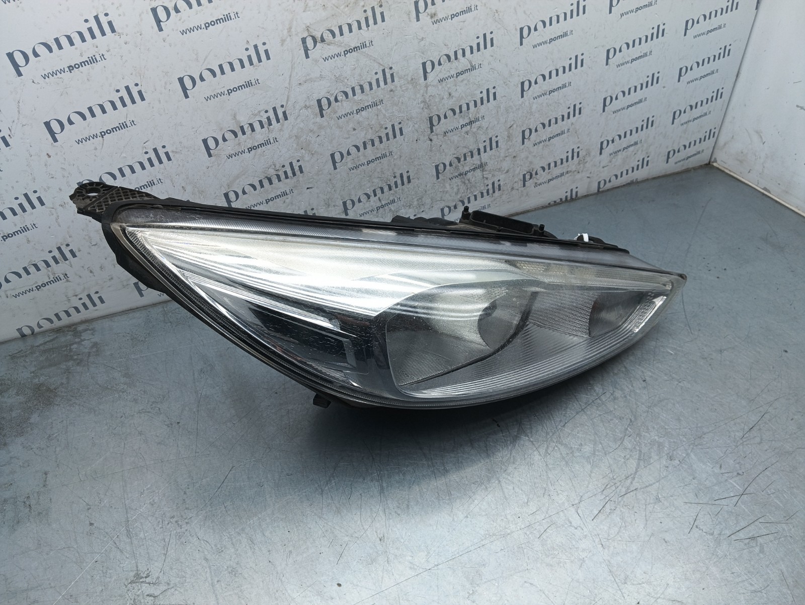 Pomili Fanaleria Faro anteriore destro Ford Focus III F1EB-13W029 usato