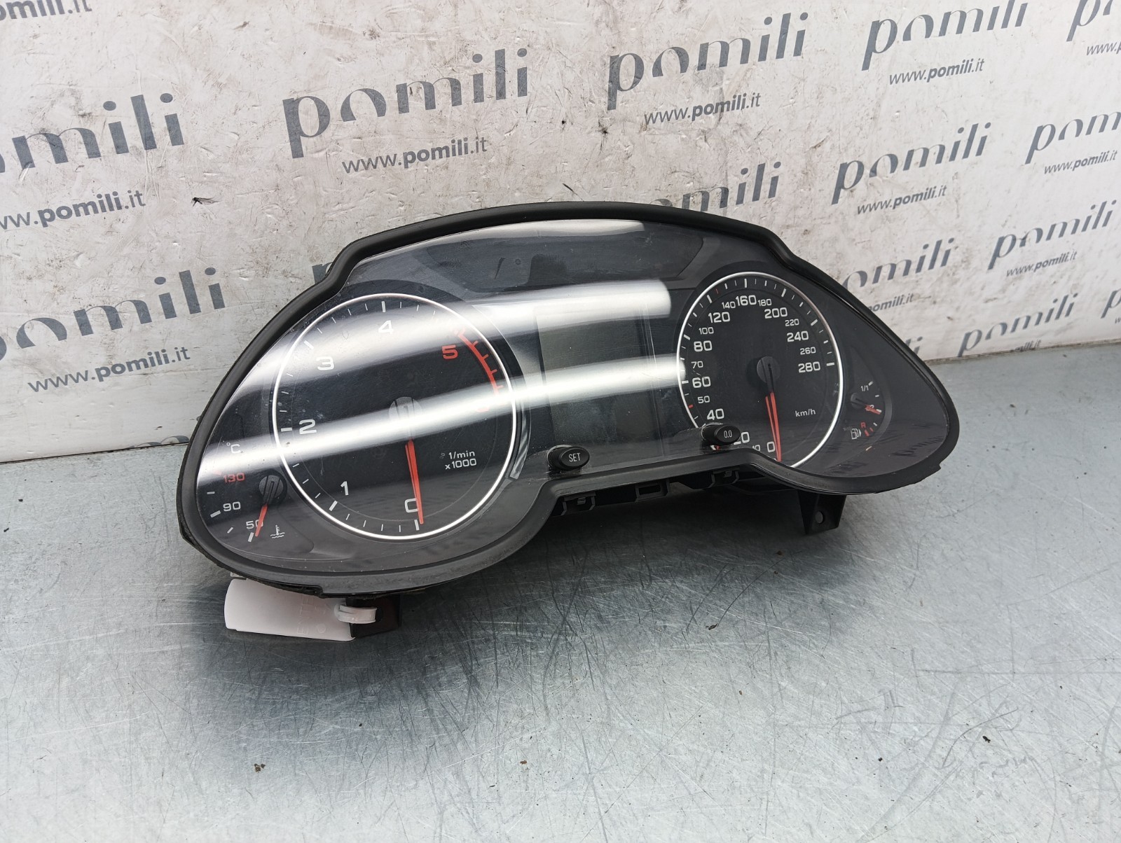 Pomili Rivestimenti interni e parti interne Quadro strumenti Audi Q5 8R 8R0920931B usato