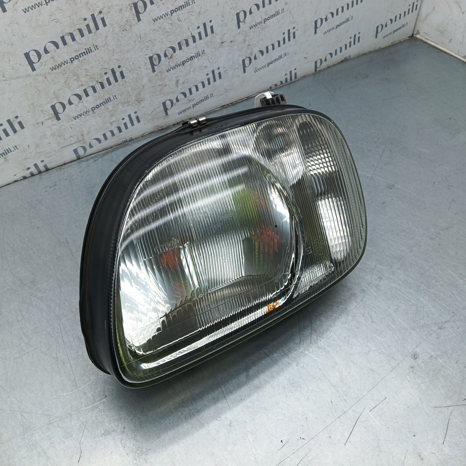 Pomili Fanaleria Micra K11 faro anteriore sinistro usato