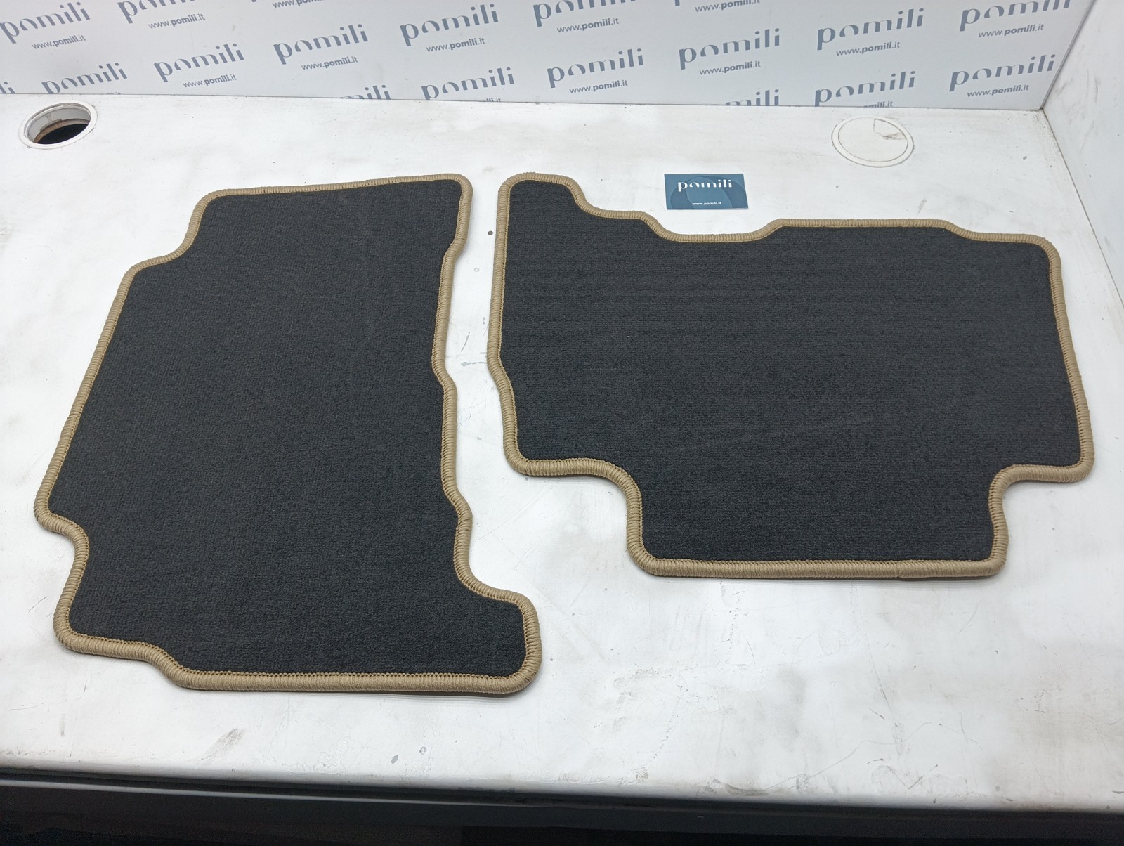 Pomili Rivestimenti interni e parti interne Kit tappetini Toyota Land Cruiser PZ410-J2351-FN nero beige