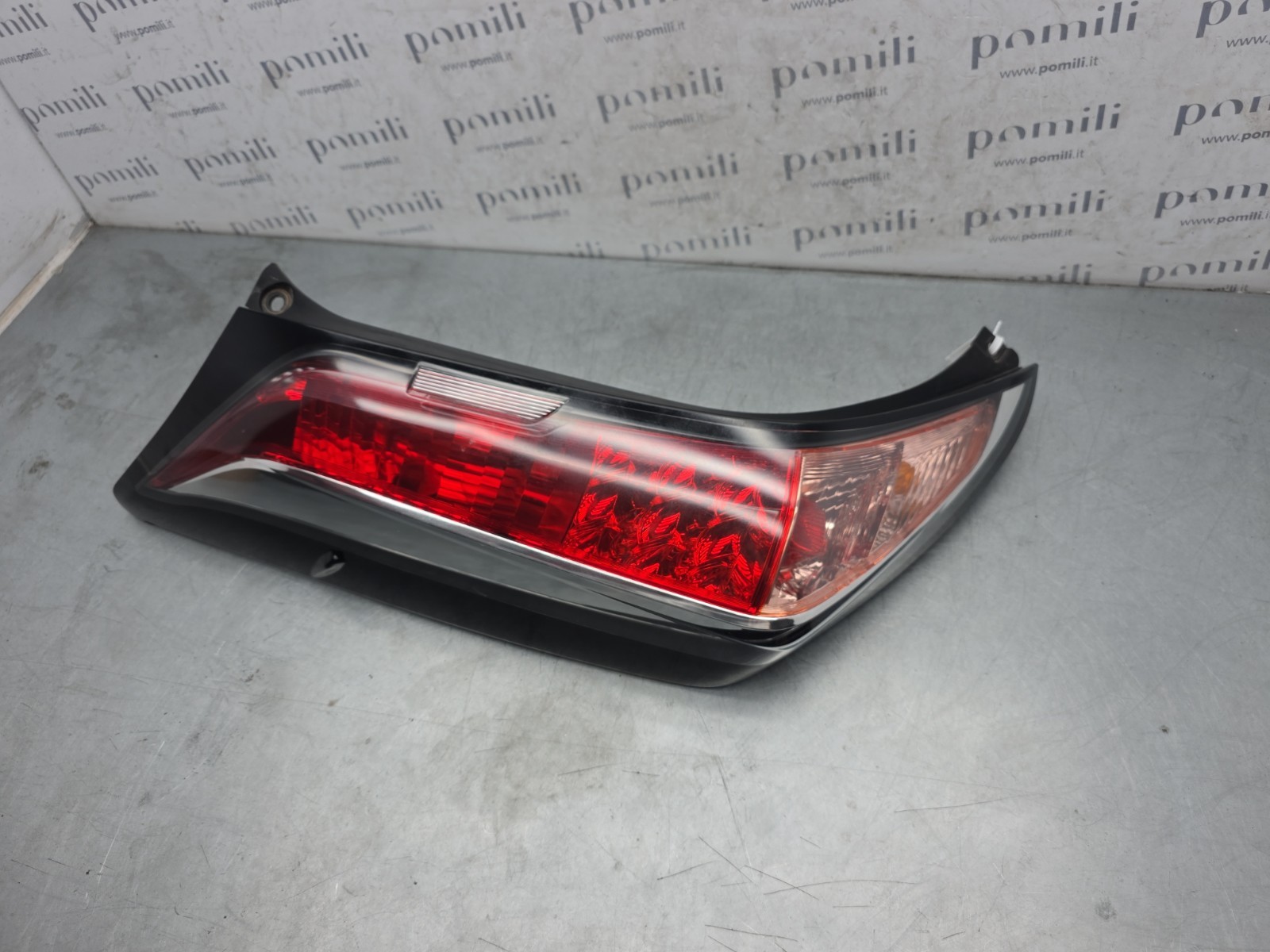 Pomili Fanaleria Fanale posteriore sinistro LED Toyota Aygo II usato OEM 81560-0H230