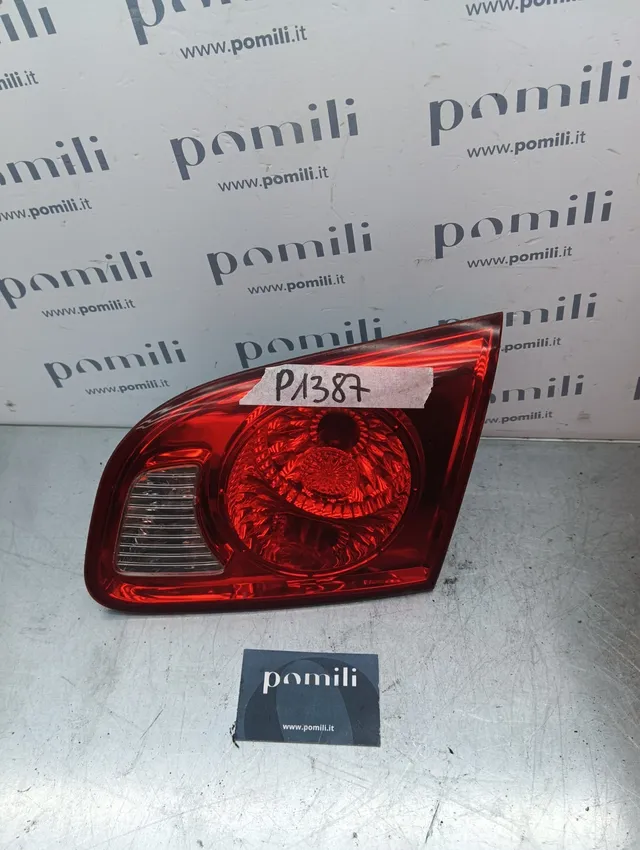 Pomili Fanaleria Hyundai Santa Fe II fanalino interno destro 92406-2B000 usato