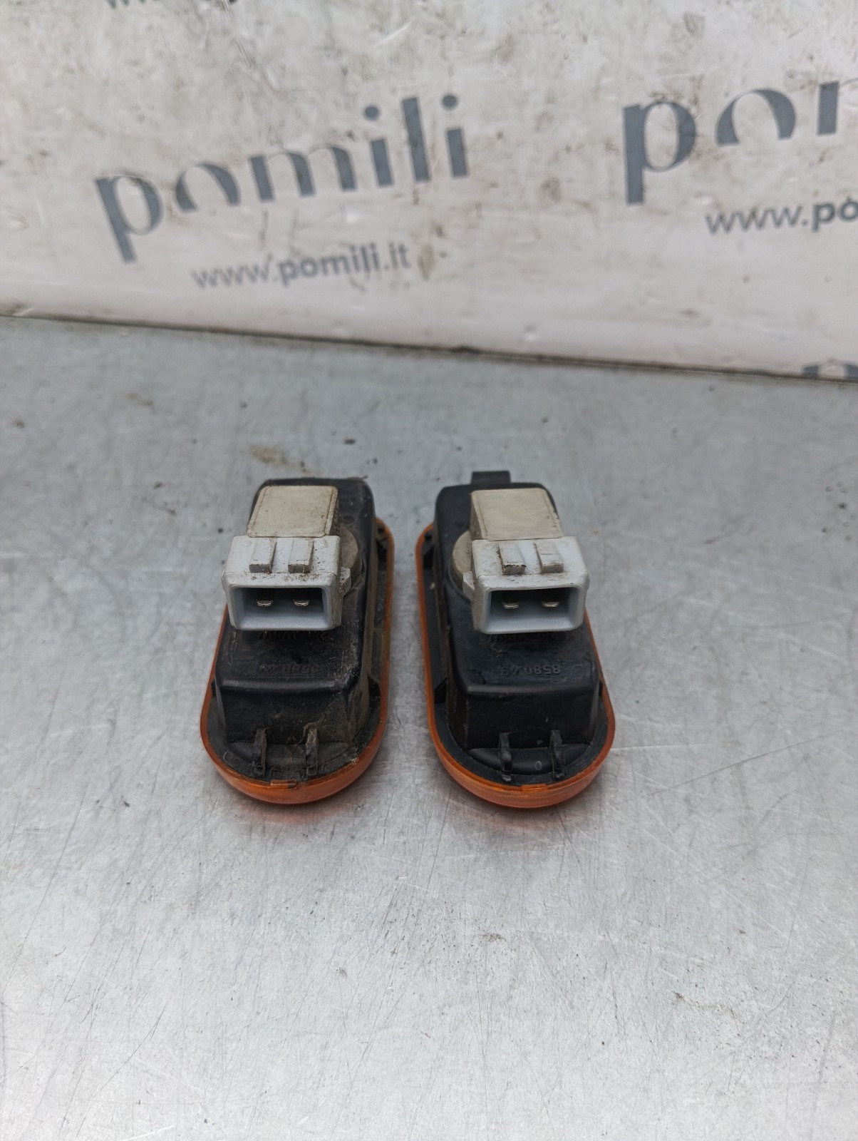 Pomili Fanaleria Coppia frecce parafanghi Volkswagen Polo III (1994-1999) 3A0949117A usate