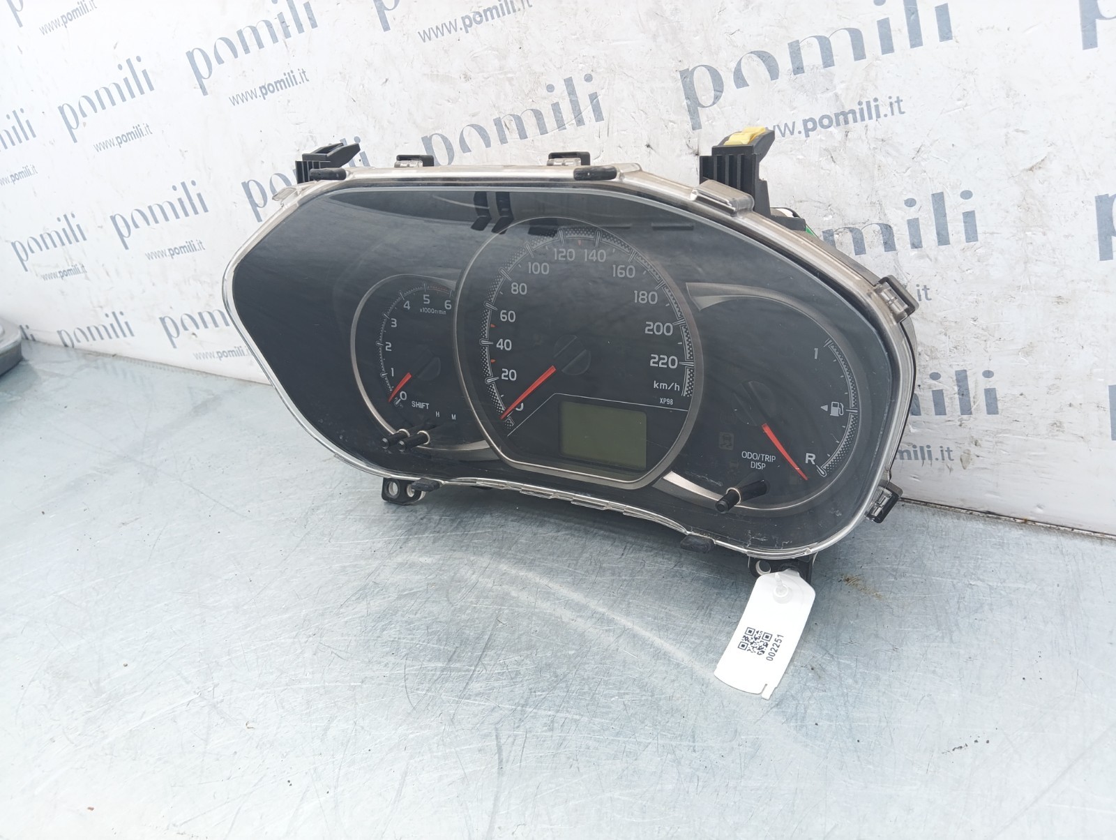 Pomili Rivestimenti interni e parti interne Quadro strumenti Toyota Yaris 83800-0U280 usato
