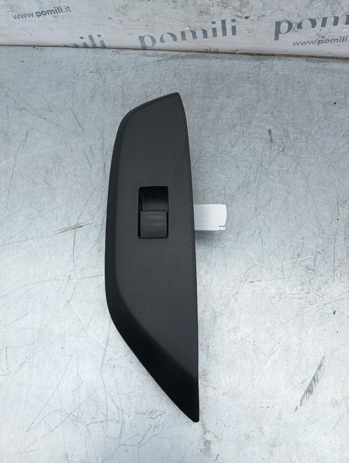 Pomili Rivestimenti interni e parti interne Pulsantiera anteriore destra Toyota Yaris 4 (2020-2026) 74231-K0080 pulsantiera usata