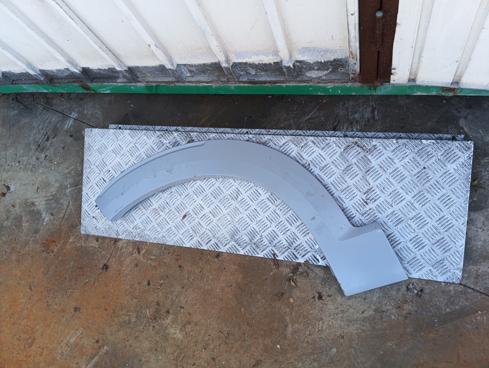 Pomili Lamierati esterni parafango anteriore sinistro Volvo XC90 II 31399460 usato