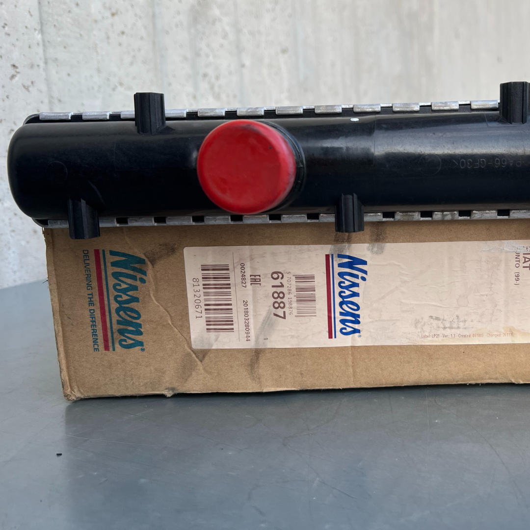 Sara Autoricambi Radiatori 61887 radiatore motore Fiat Punto 188
