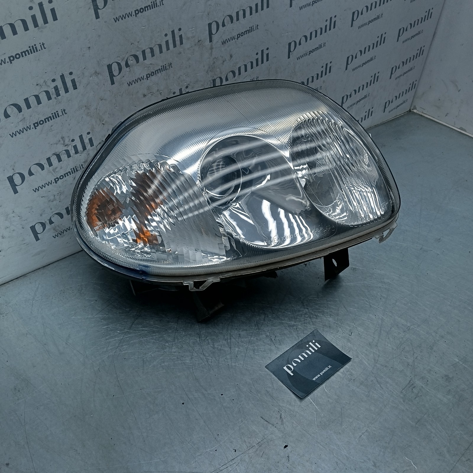 Pomili Fanaleria 085511136R faro anteriore destro Renault Clio II usato