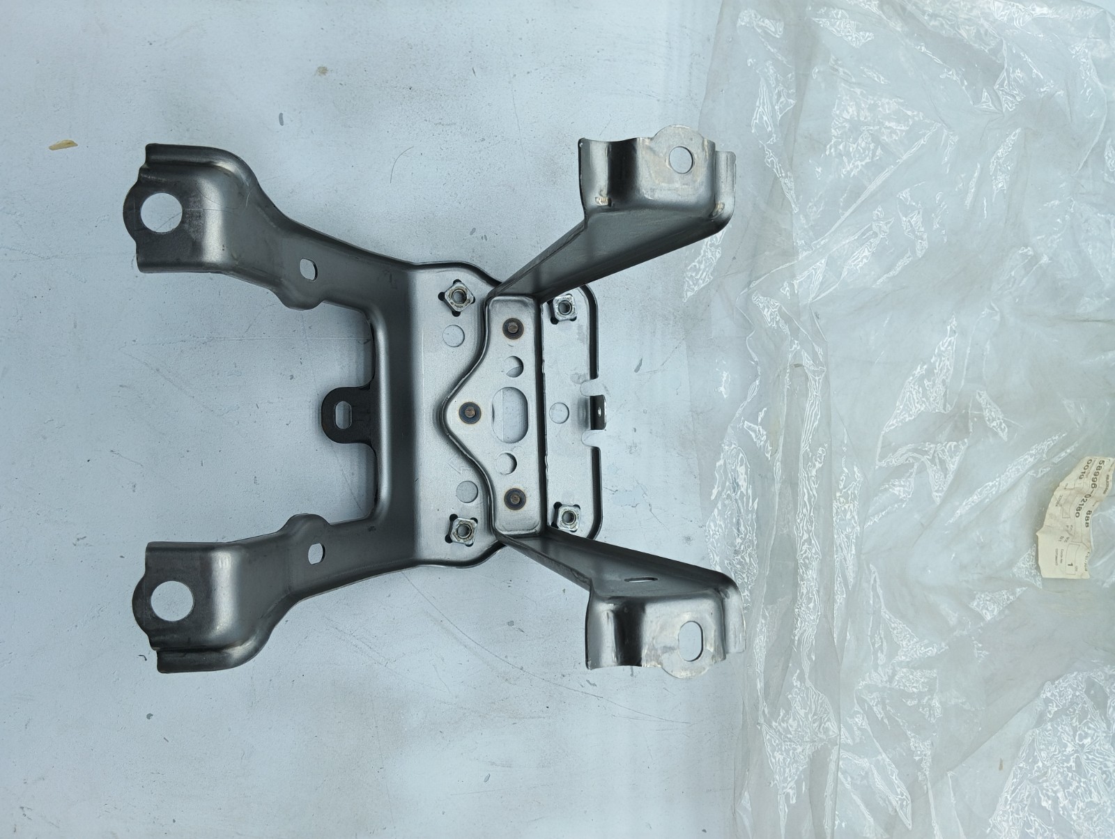 Pomili Rivestimenti interni e parti interne Supporto scatola console centrale TOYOTA 58996-02180 supporto console OEM