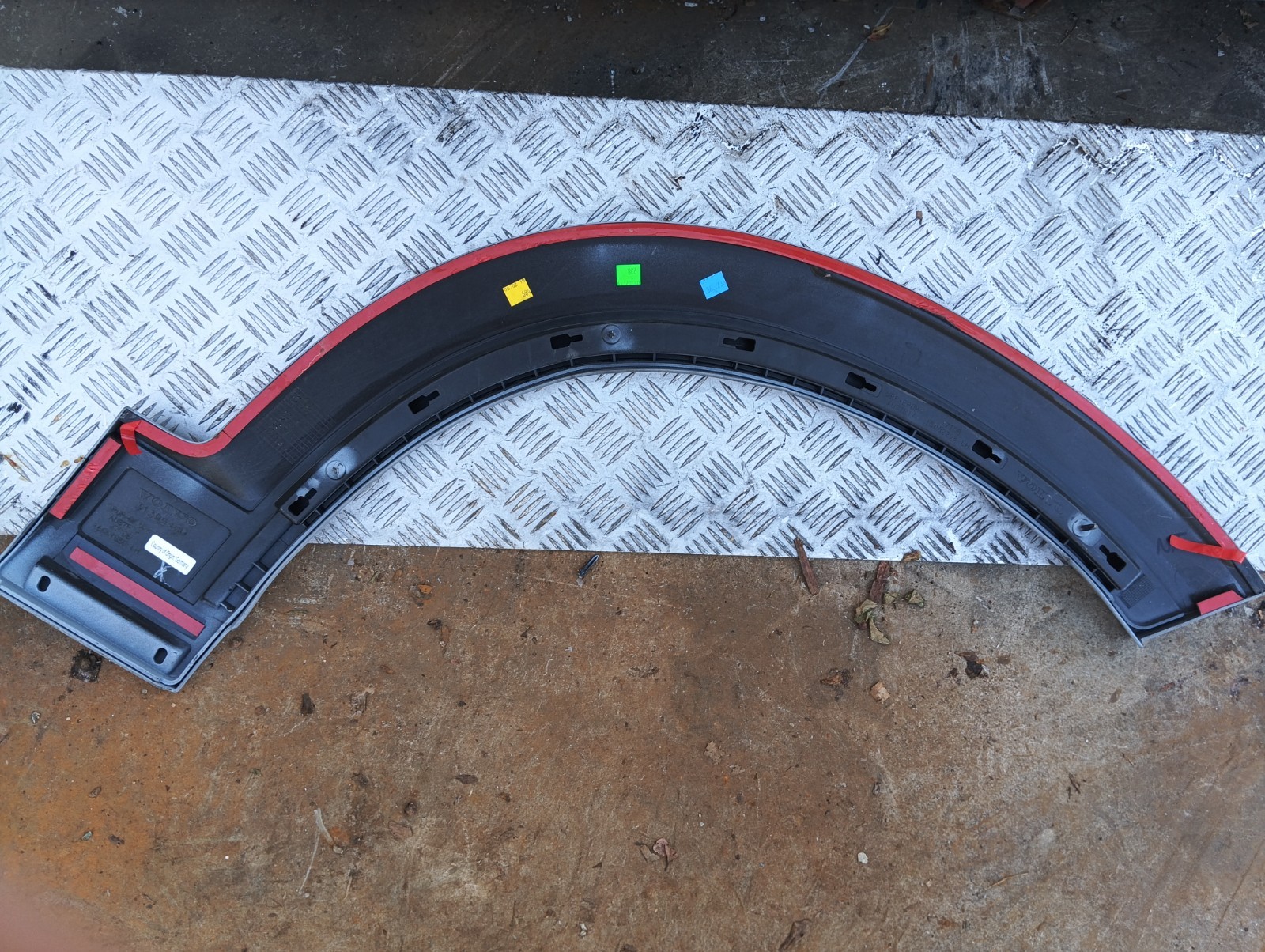 Pomili Lamierati esterni parafango anteriore sinistro Volvo XC90 II 31399460 usato