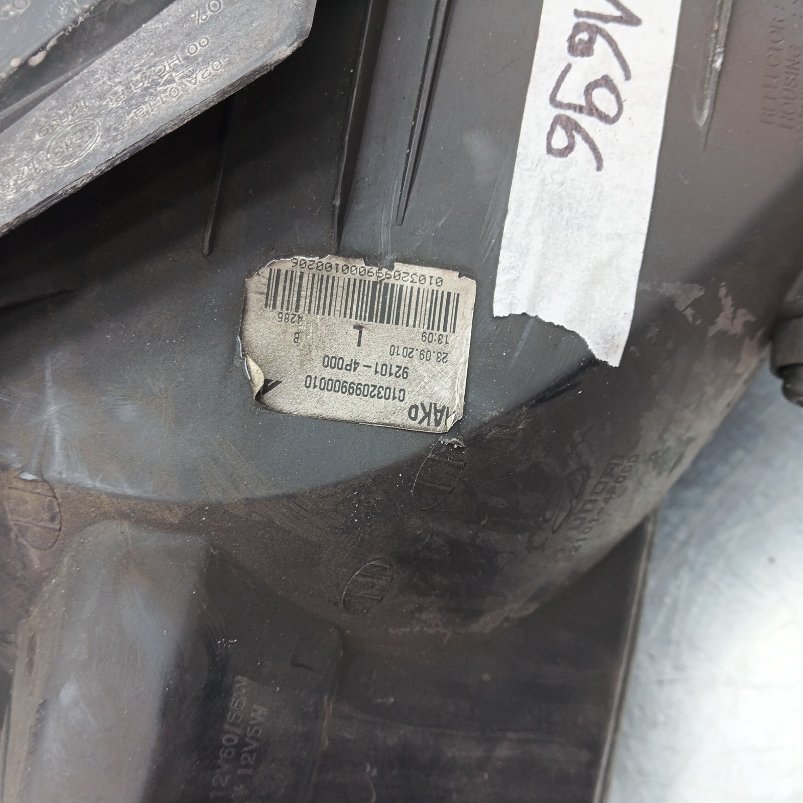 Pomili Fanaleria faro anteriore sinistro Hyundai i20 92101-4P000 usato