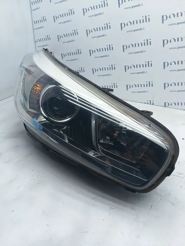 Pomili Fanaleria Kia Ceed 92102A2010 faro anteriore destro usato