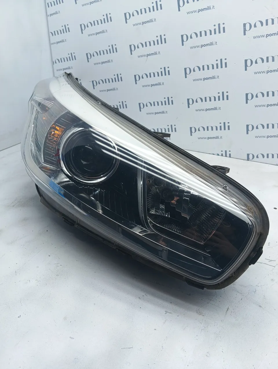 Pomili Fanaleria Kia Ceed 92102A2010 faro anteriore destro usato