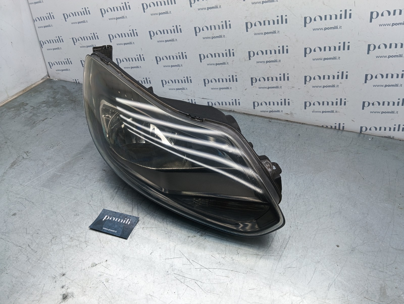 Pomili Fanaleria Ford Focus III 1481914820 faro anteriore destro usato