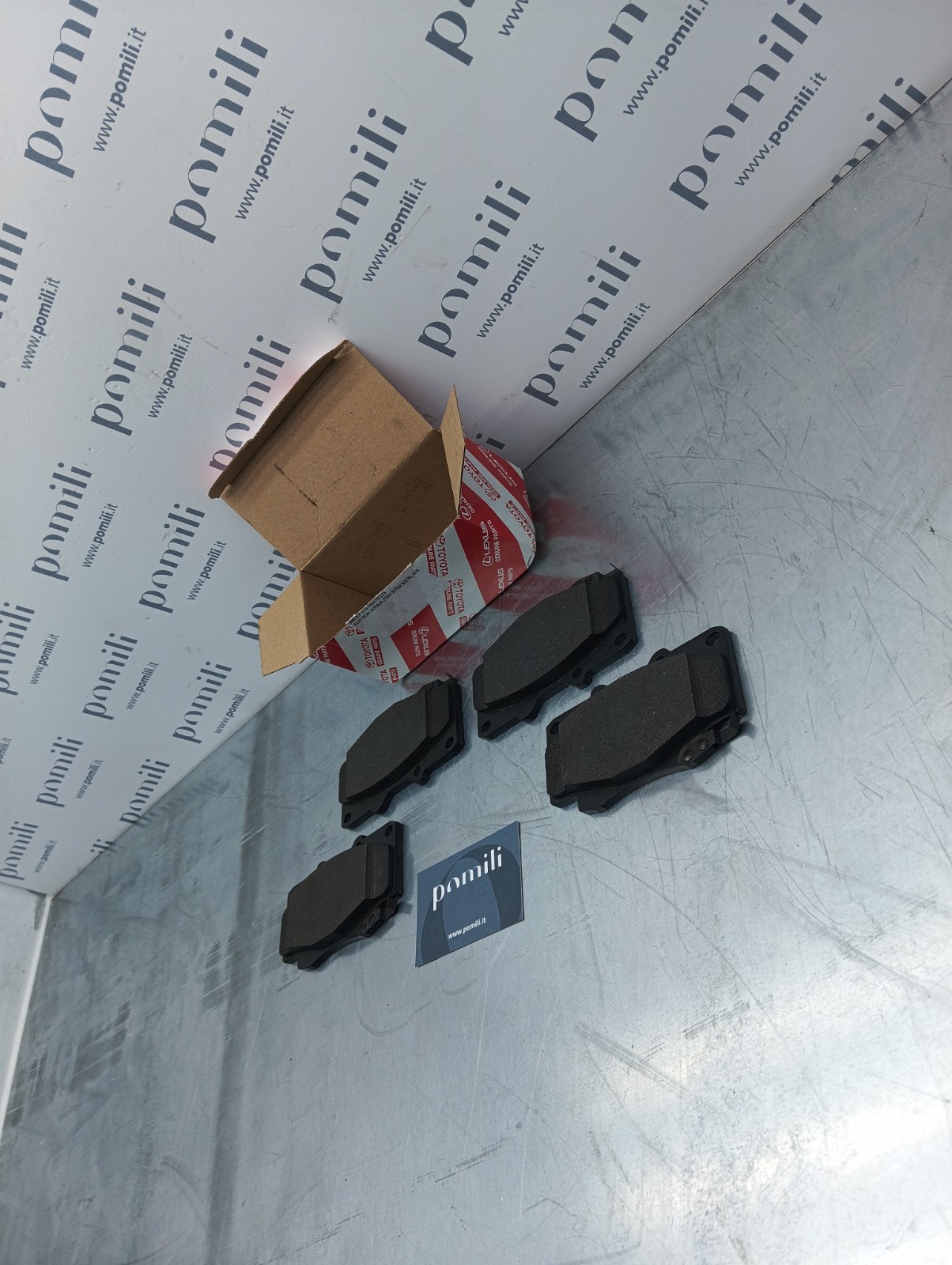 Pomili Freni e ricambi Toyota Hilux Fortuner kit pastiglie freni nuovo