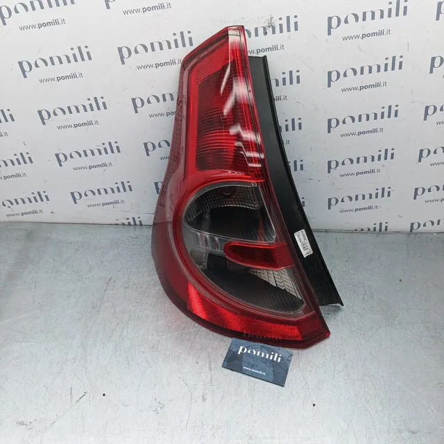 Pomili Fanaleria Dacia Sandero fanale posteriore destro usato
