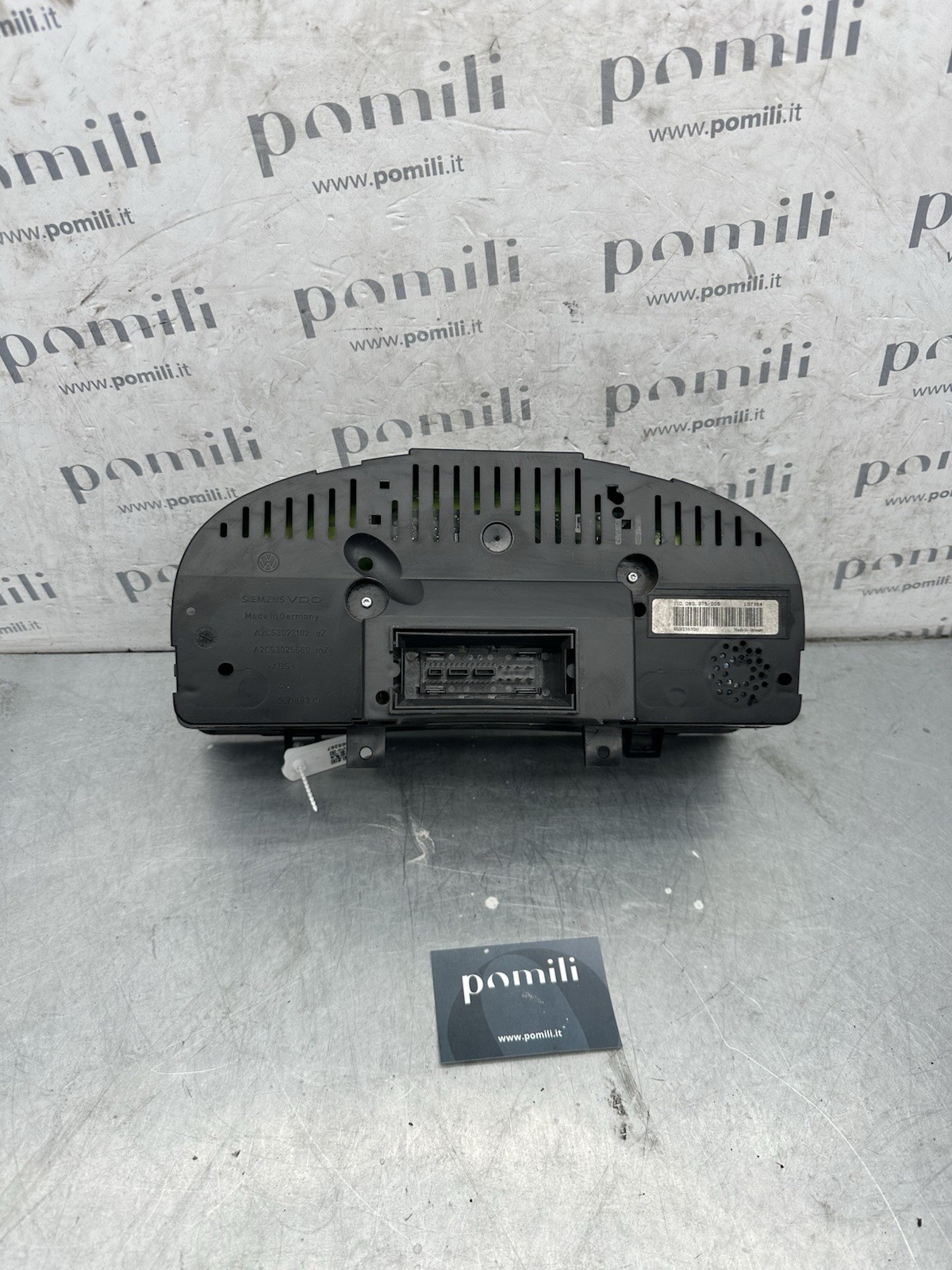 Pomili Rivestimenti interni e parti interne Quadro strumenti Golf 5 1K0920874B usato
