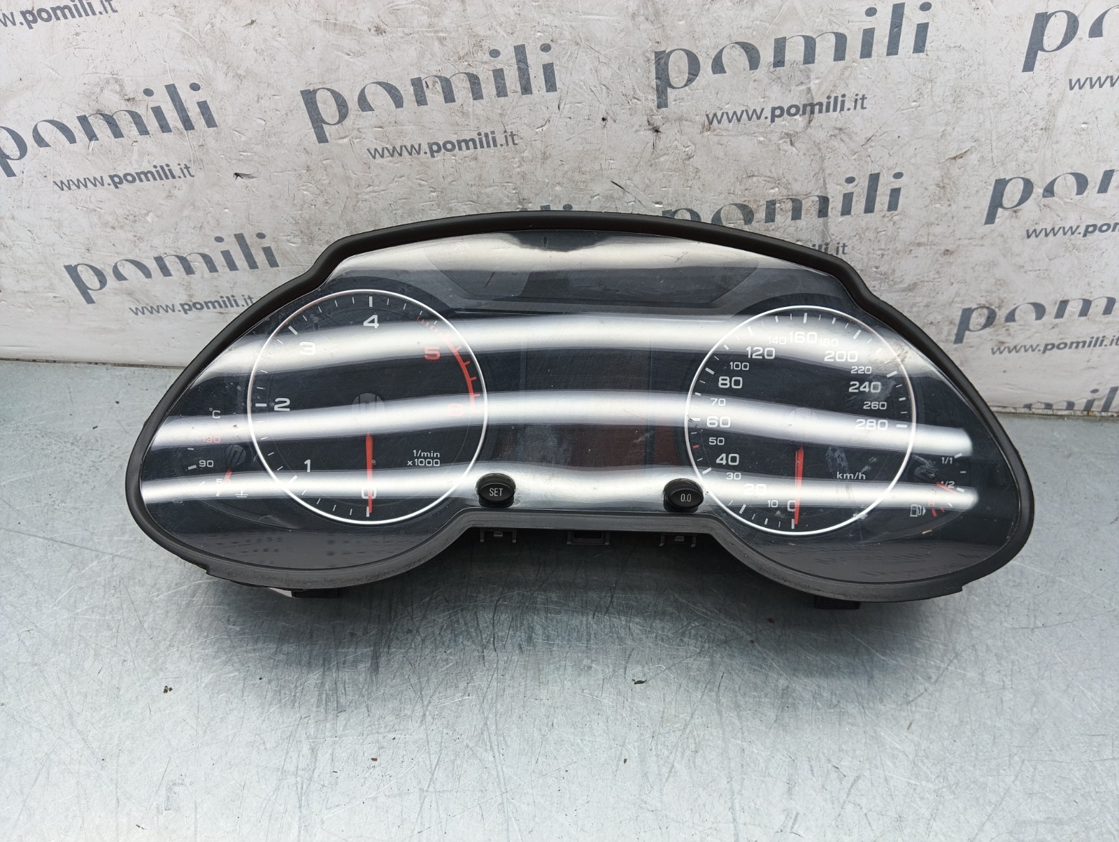 Pomili Rivestimenti interni e parti interne Quadro strumenti Audi Q5 8R 8R0920931B usato