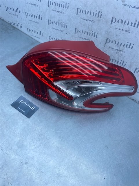 Pomili Fanaleria Peugeot 208 fanale posteriore destro
