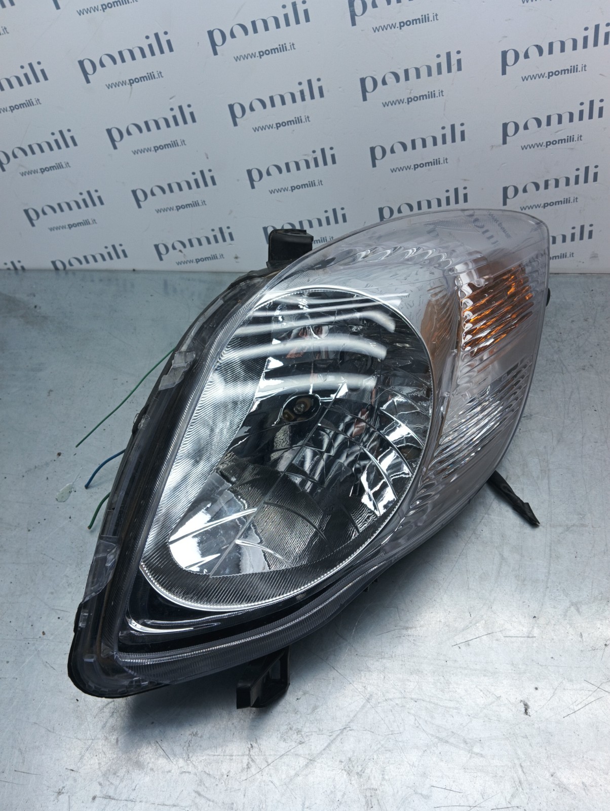 Pomili Fanaleria Toyota Yaris 312-11B9R faro anteriore destro usato