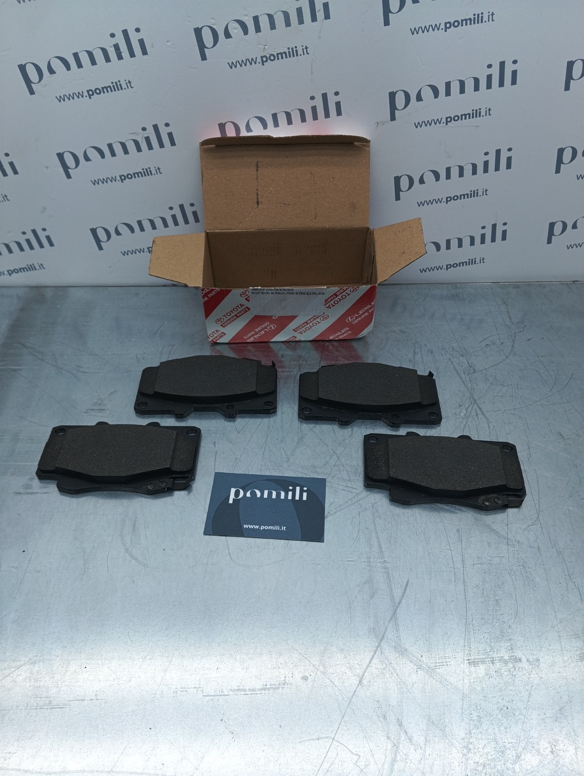 Pomili Freni e ricambi Toyota Hilux Fortuner kit pastiglie freni nuovo