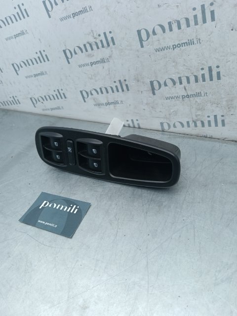 Pomili Lamierati esterni Fiat 500L (73) pulsante portello posteriore