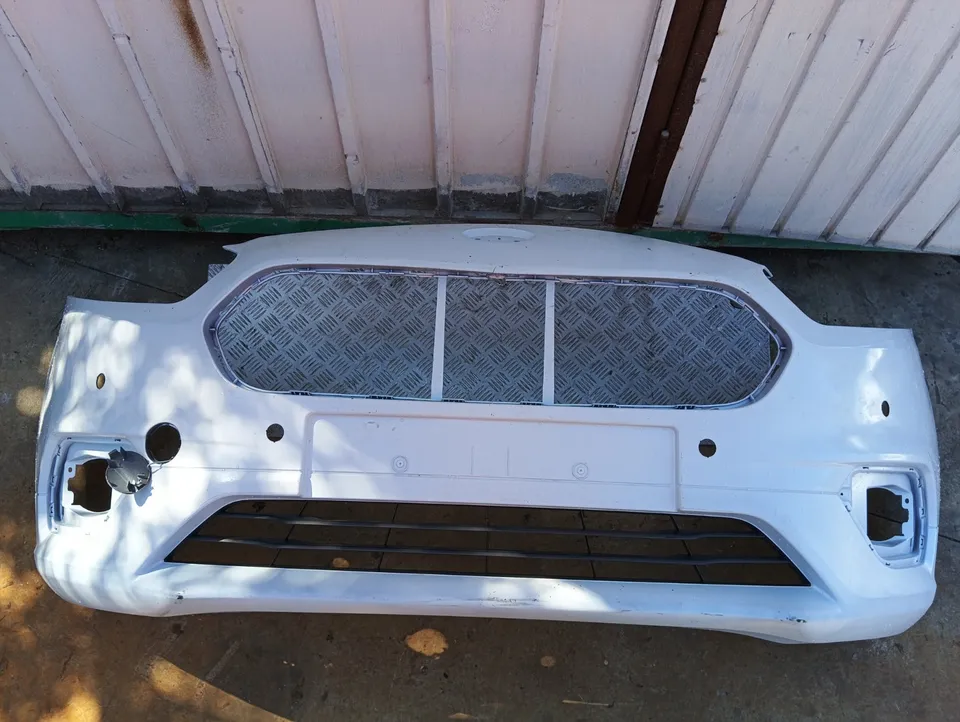Pomili Paraurti anteriore Ford Transit Courier facelift paraurti usato