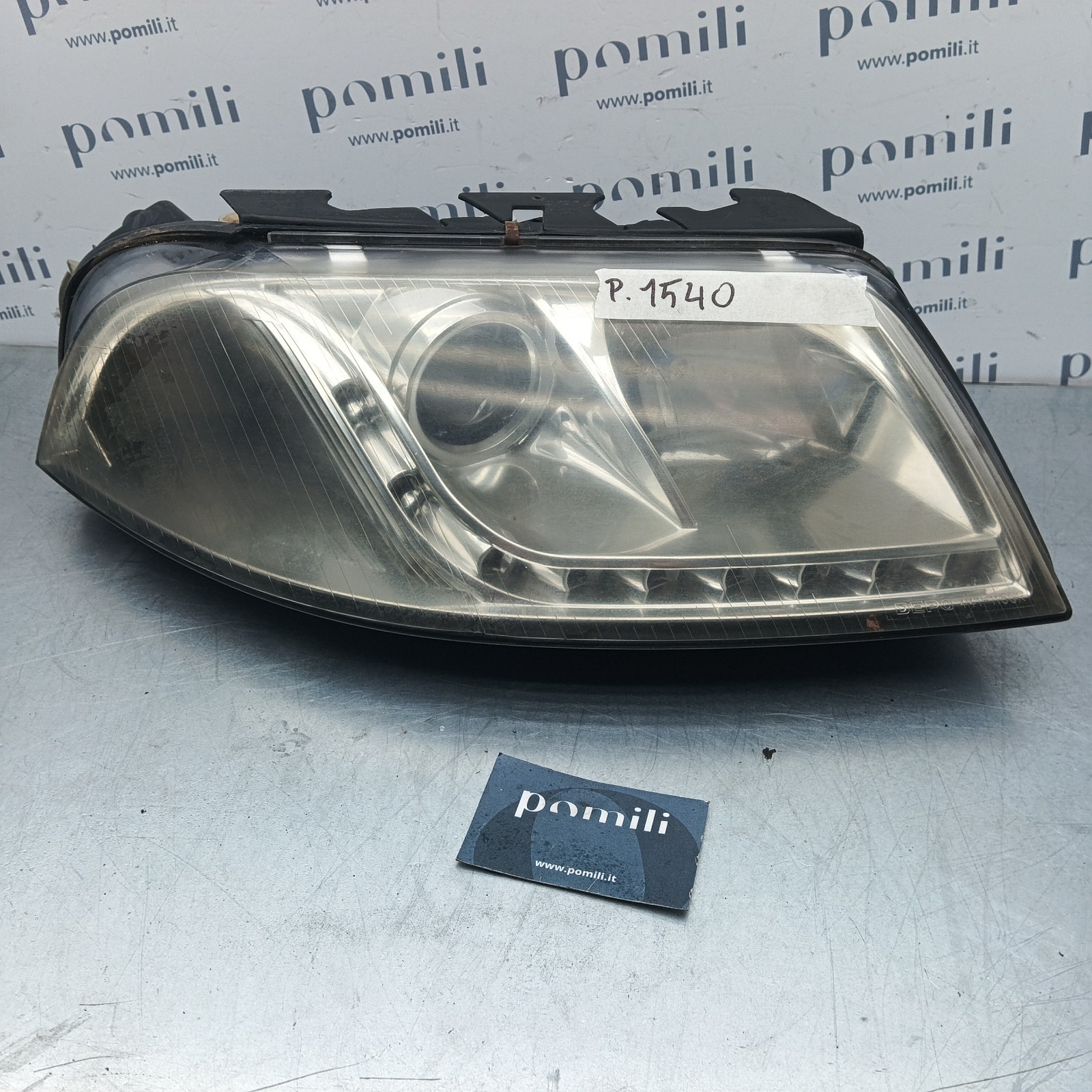Pomili Fanaleria Volkswagen Passat Berlina Station Wagon 2005 faro destro usato