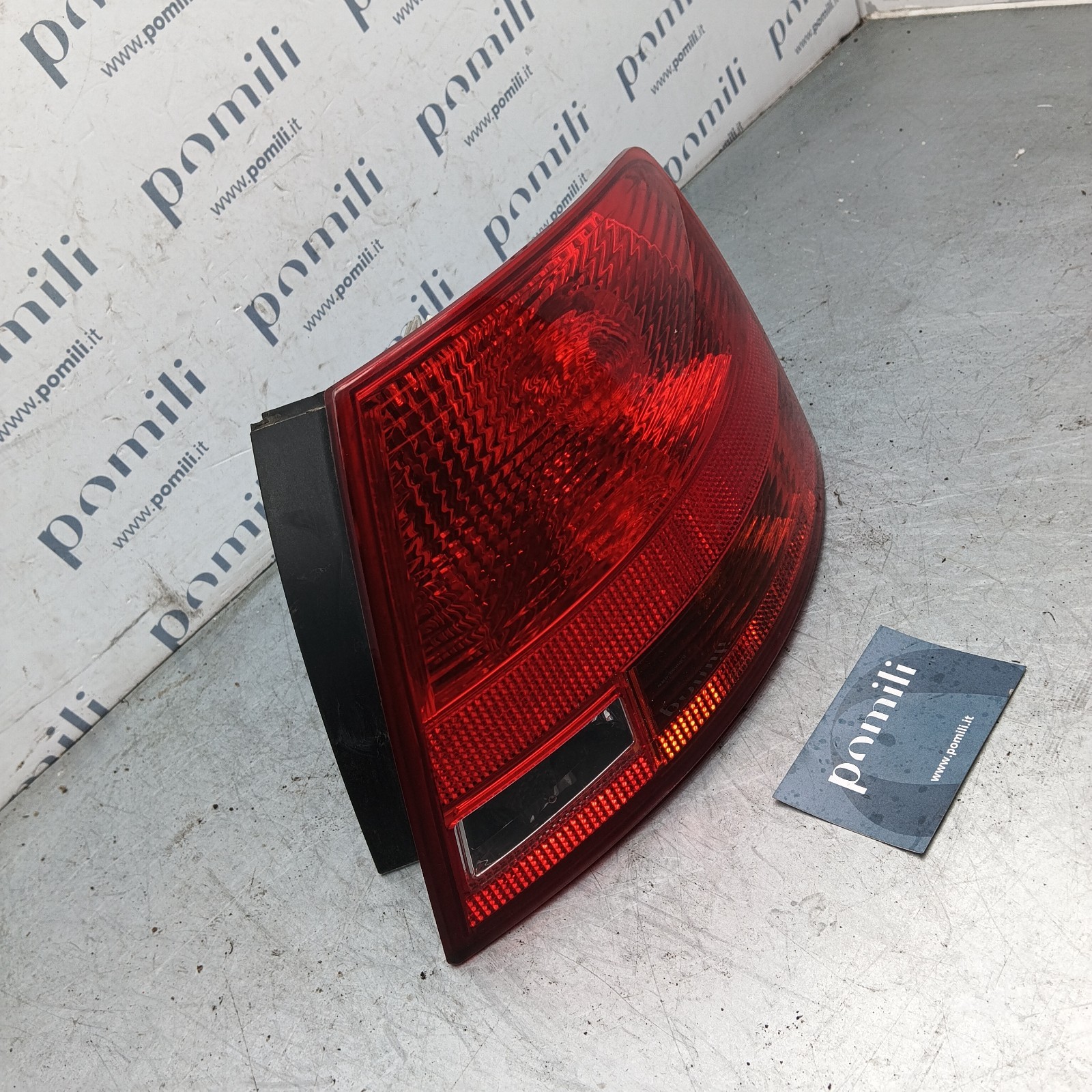 Pomili Fanaleria Fanale posteriore esterno destro Audi A4 Avant B7 8E9945096E usato
