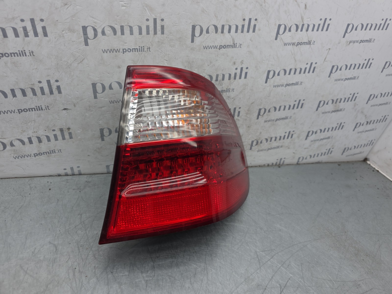 Pomili Fanaleria Mercedes-Benz Classe E S211 fanale posteriore destro usato