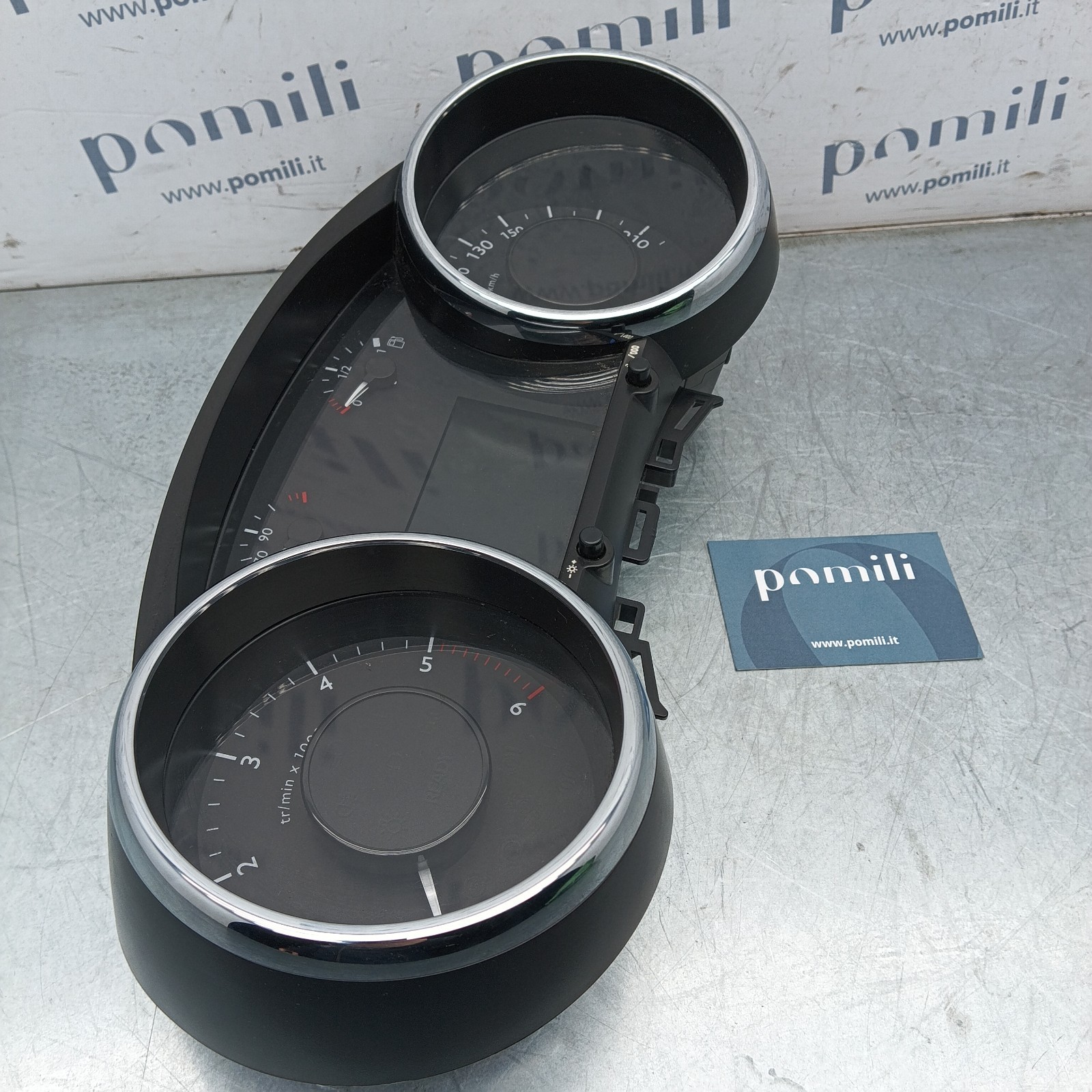 Pomili Rivestimenti interni e parti interne Peugeot 5008 1 serie quadro strumenti usato