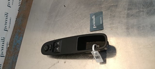 Pomili Rivestimenti interni e parti interne Blocco comandi alzacristalli e retrovisori Fiat Punto 51