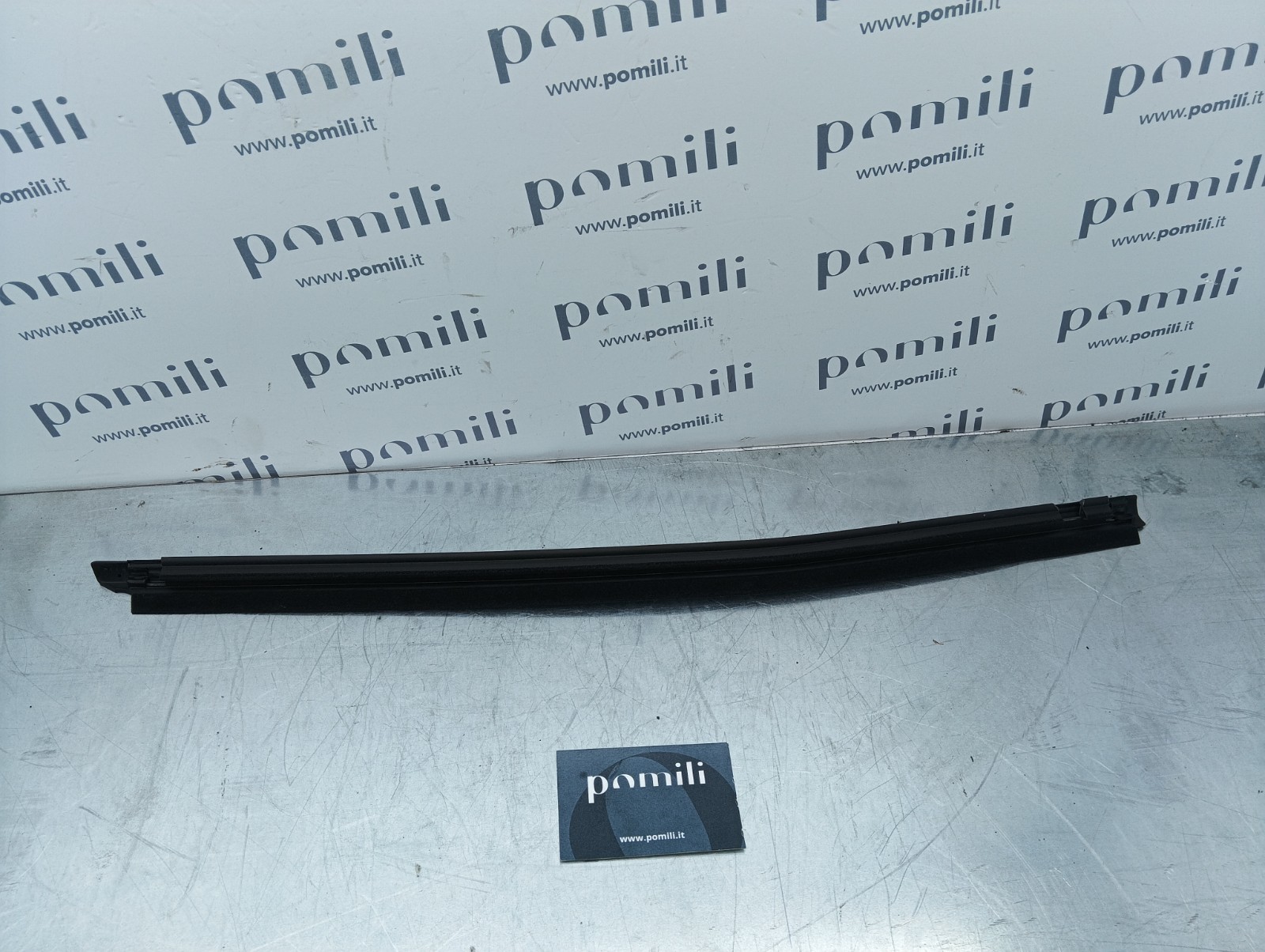 Pomili Lamierati esterni Guarnizione vetro porta posteriore Toyota Yaris prima serie destra 68180-52020 nuova