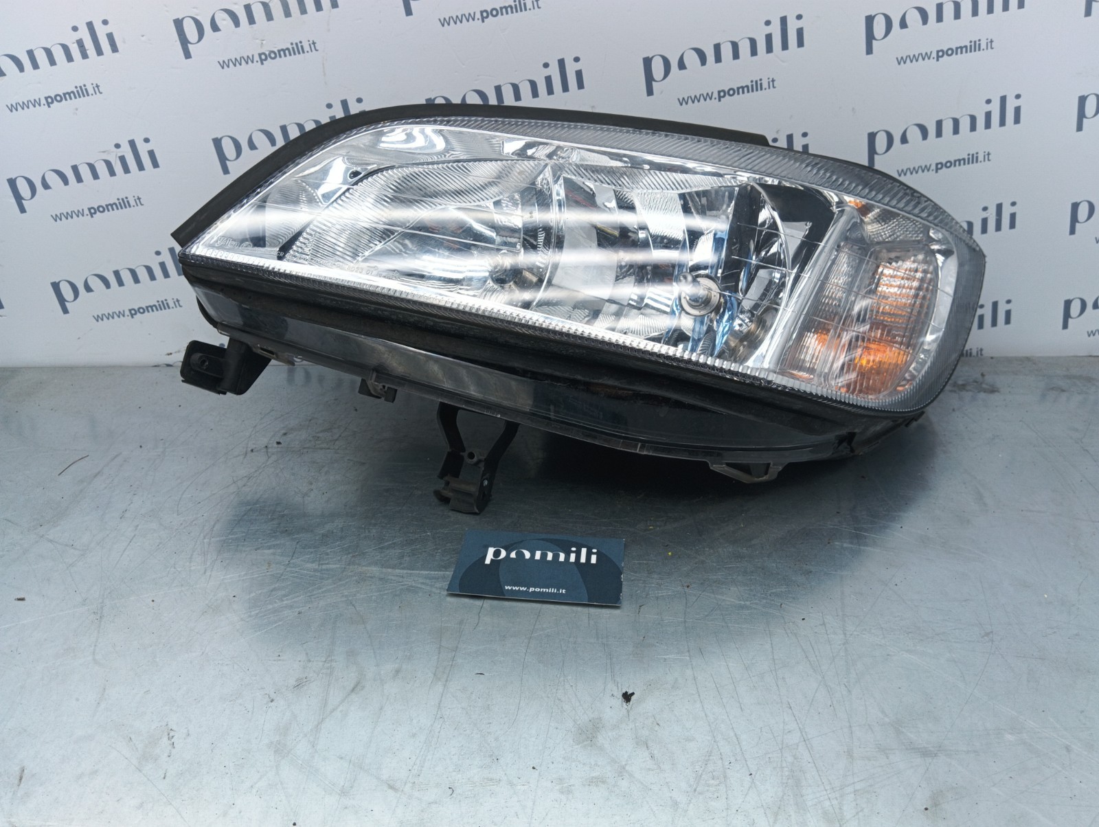 Pomili Fanaleria Opel Zafira faro anteriore sinistro 90582021 usato