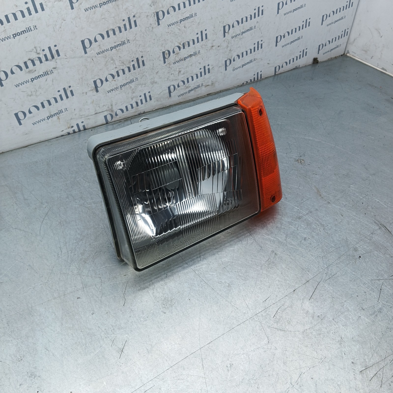 Pomili Fanaleria Fiat Panda 141 faro anteriore sinistro usato