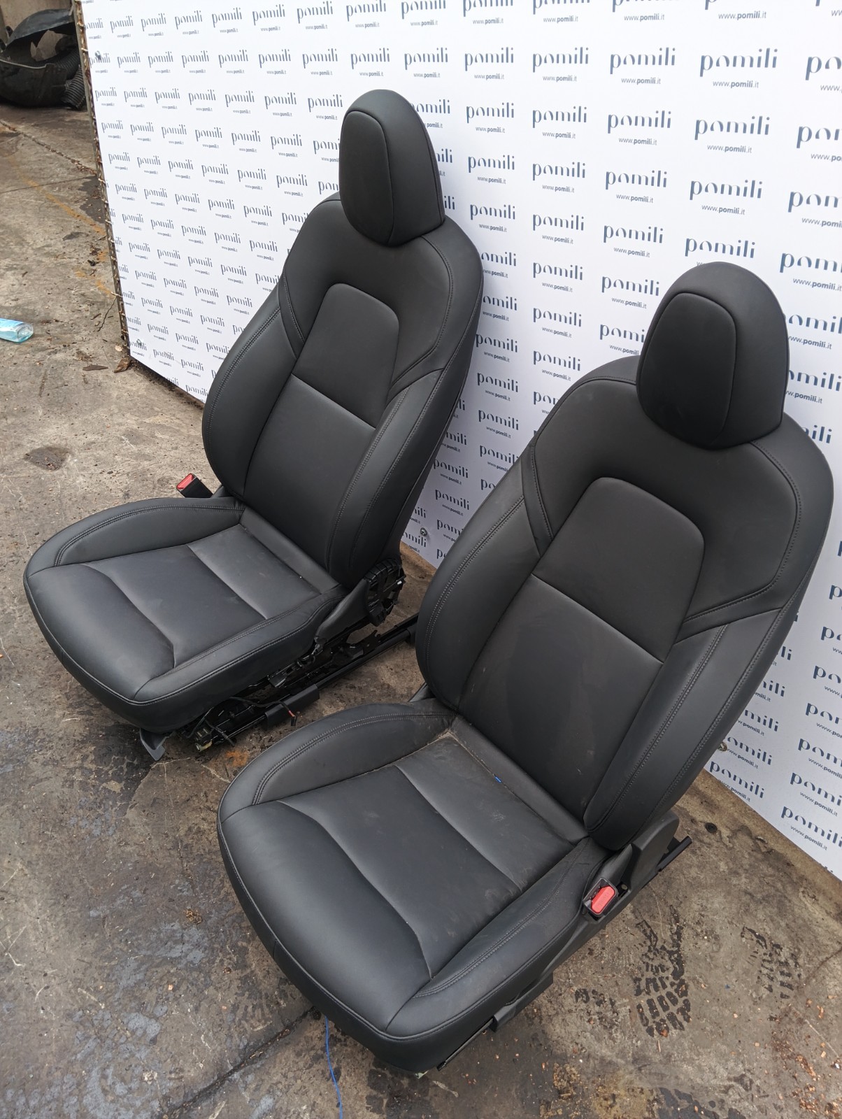 Pomili Rivestimenti interni e parti interne Set 4 sedili in pelle Tesla Model Y 164380691-B set completo usato