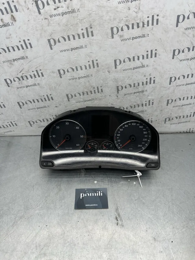 Pomili Rivestimenti interni e parti interne Quadro strumenti Golf 5 1K0920874B usato