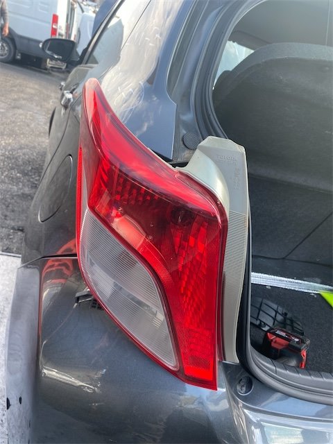 Pomili Fanaleria Fanale post. SX Toyota Yaris (09/11>02/15<)