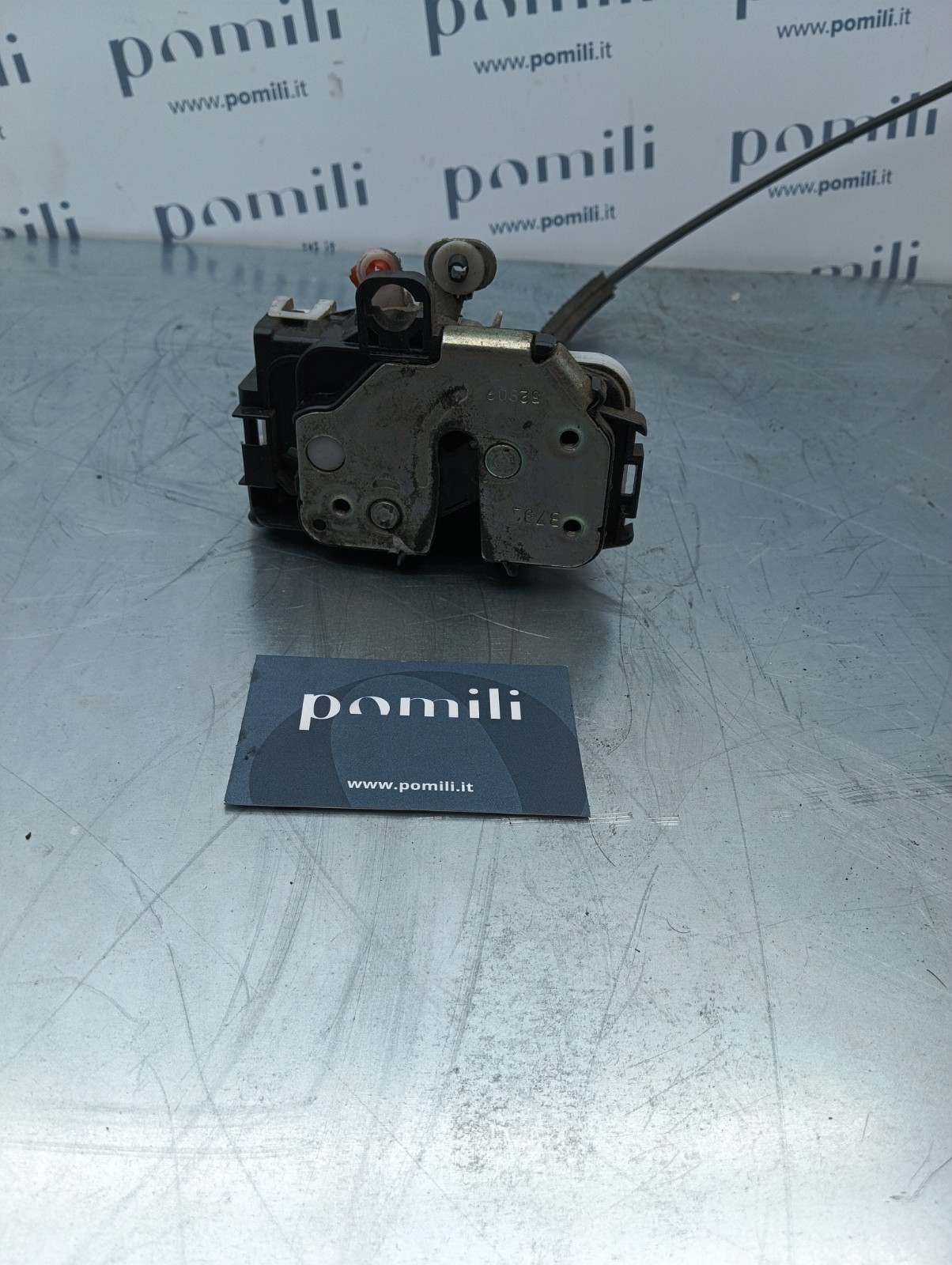 Pomili Lamierati esterni Serratura porta sinistra Fiat 500 Cabrio 51827414 usata