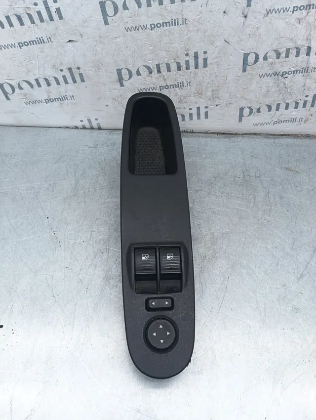 Pomili Rivestimenti interni Pulsantiera alzavetri anteriore sinistra Lancia Ypsilon 735531345 usata