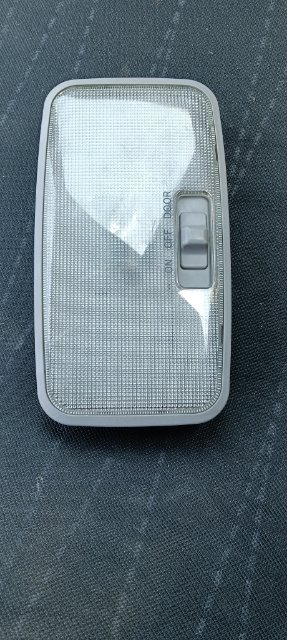 Pomili Fanaleria Toyota Yaris luce cortesia centrale tetto