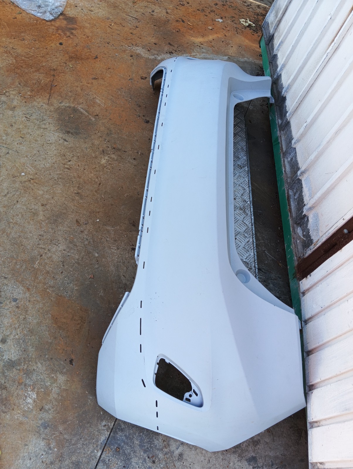 Pomili Paraurti posteriore paraurti posteriore completo Ford Fiesta H1BB-17906-A1 nuovo