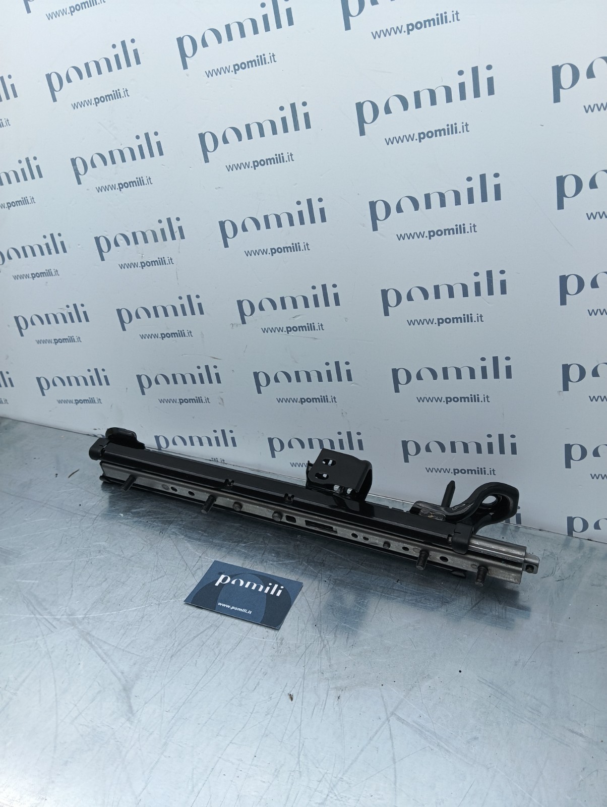 Pomili Rivestimenti interni e parti interne Binario sedile Toyota Urban Cruiser 04002-19552 anteriore