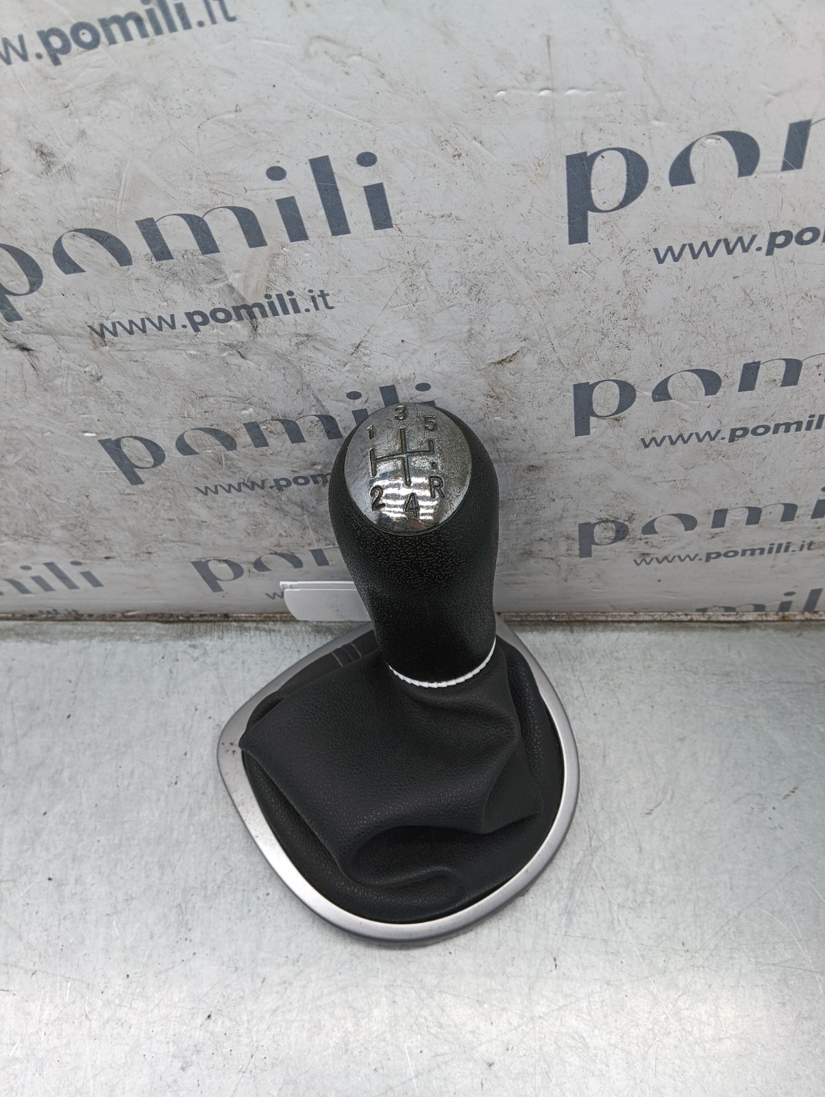 Pomili Cambio e trasmissioni Pomello con cuffia del cambio Renault Clio 3 (2005-2012) 8200408023 pomello usato