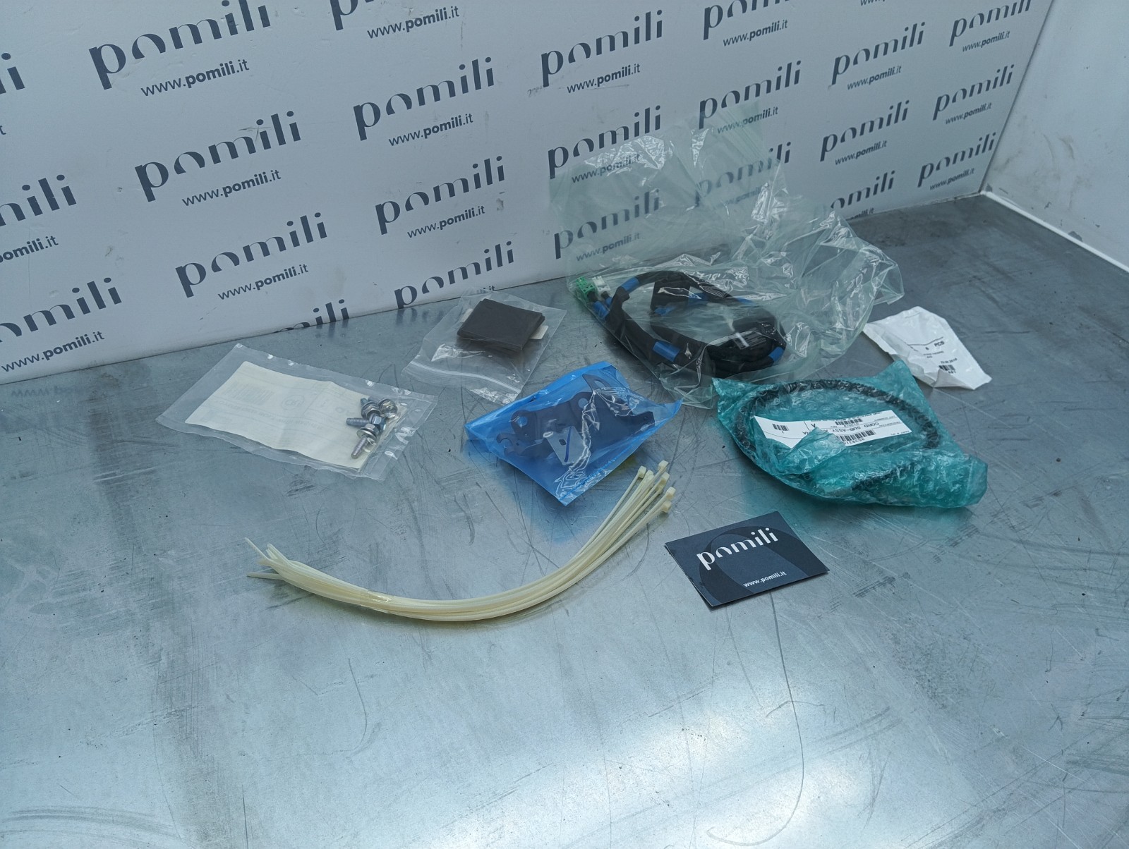 Pomili Elettronica/batteria ibride Toyota PW652-02001 kit montaggio navigatore